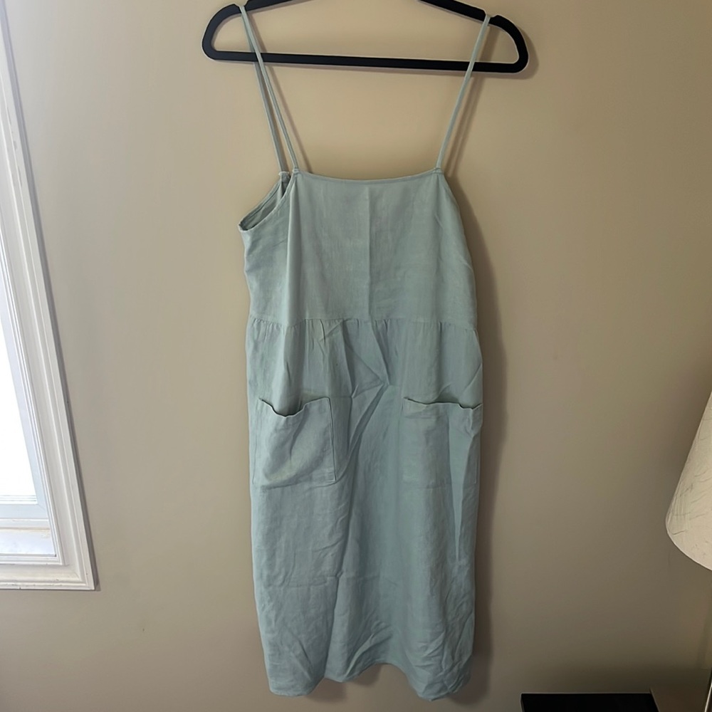 Beautiful linen blend midi dress with pockets!